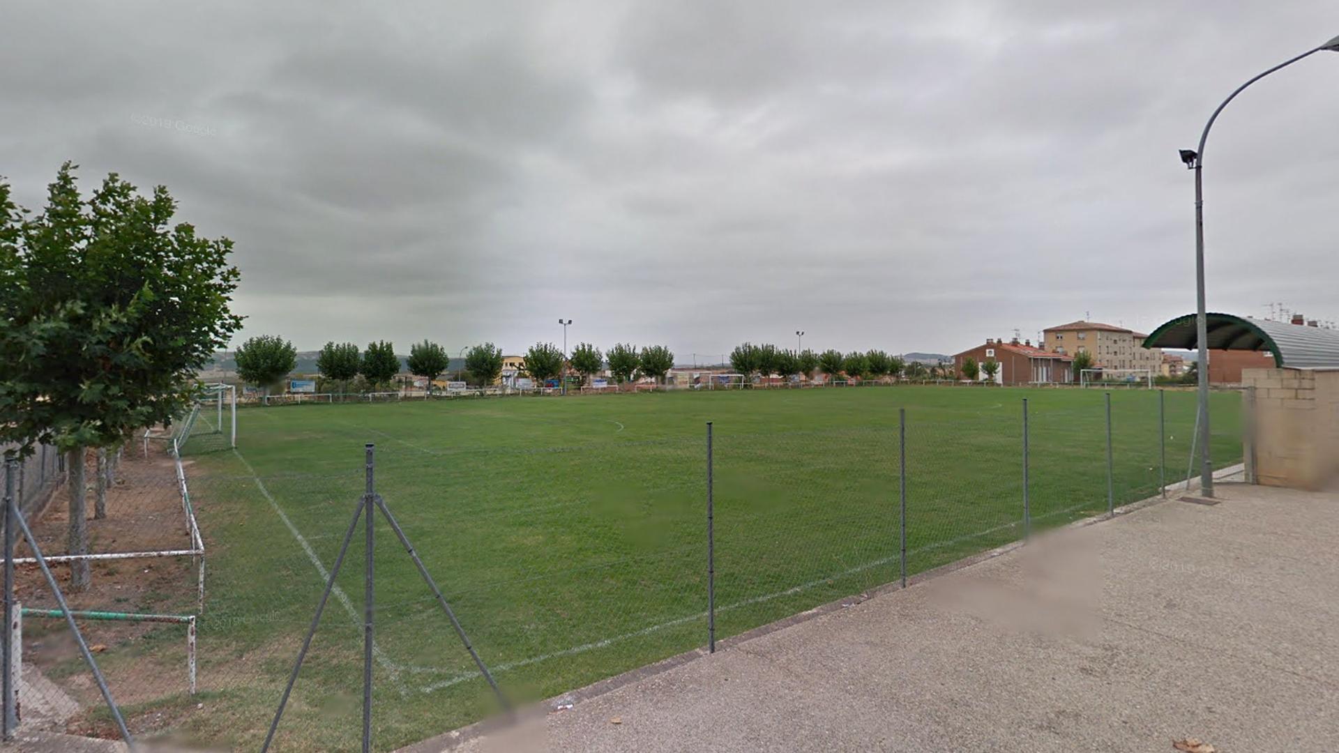 Imagen del estadio Cardiel donde disputa sus encuentros el C.D. Urantzia, en Los Arcos./