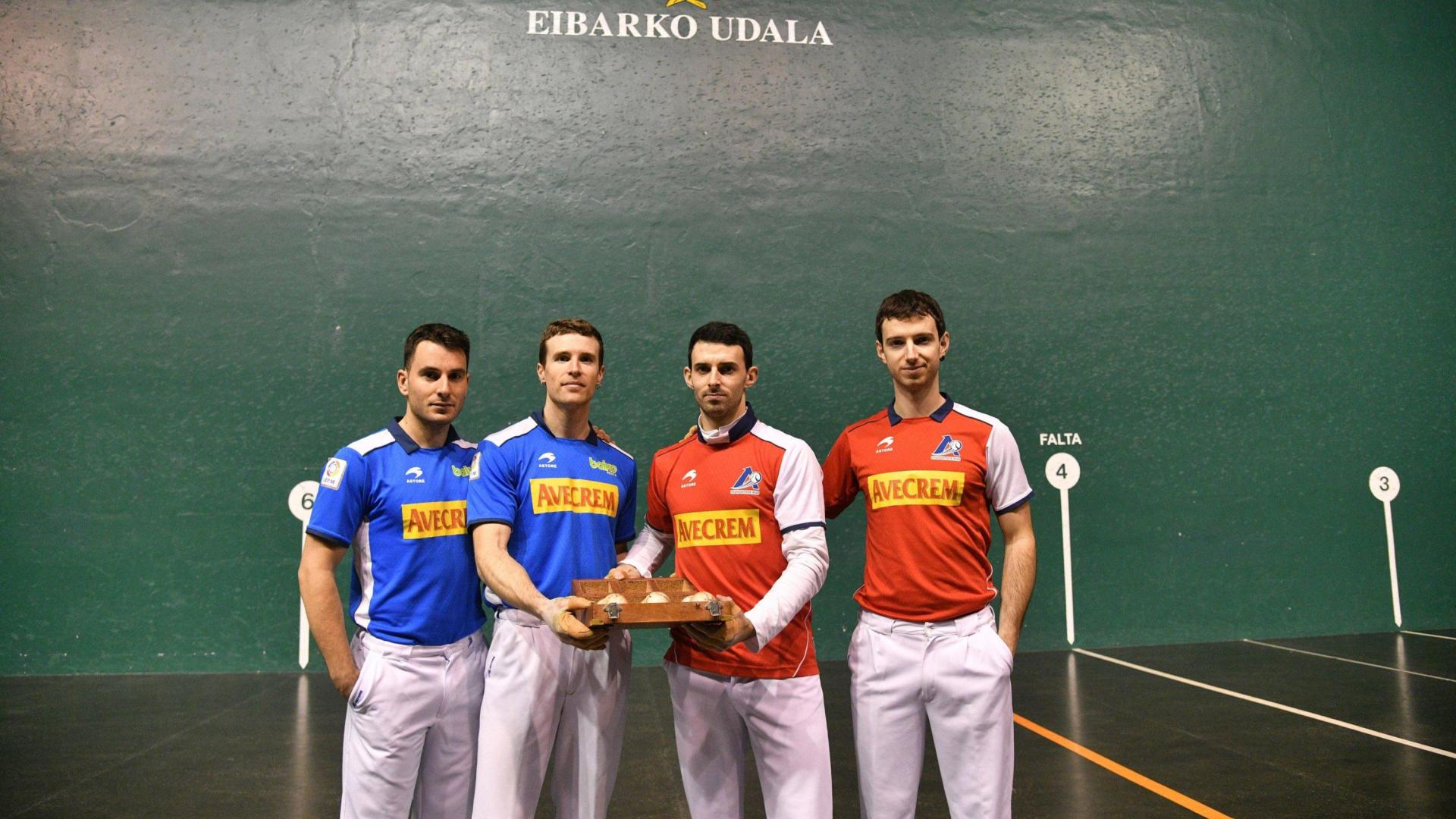 Ander Imaz, Iñaki Artola, Jokin Altuna y Julen Martija quedaron satisfechos con el material escogido ayer en Eibar./