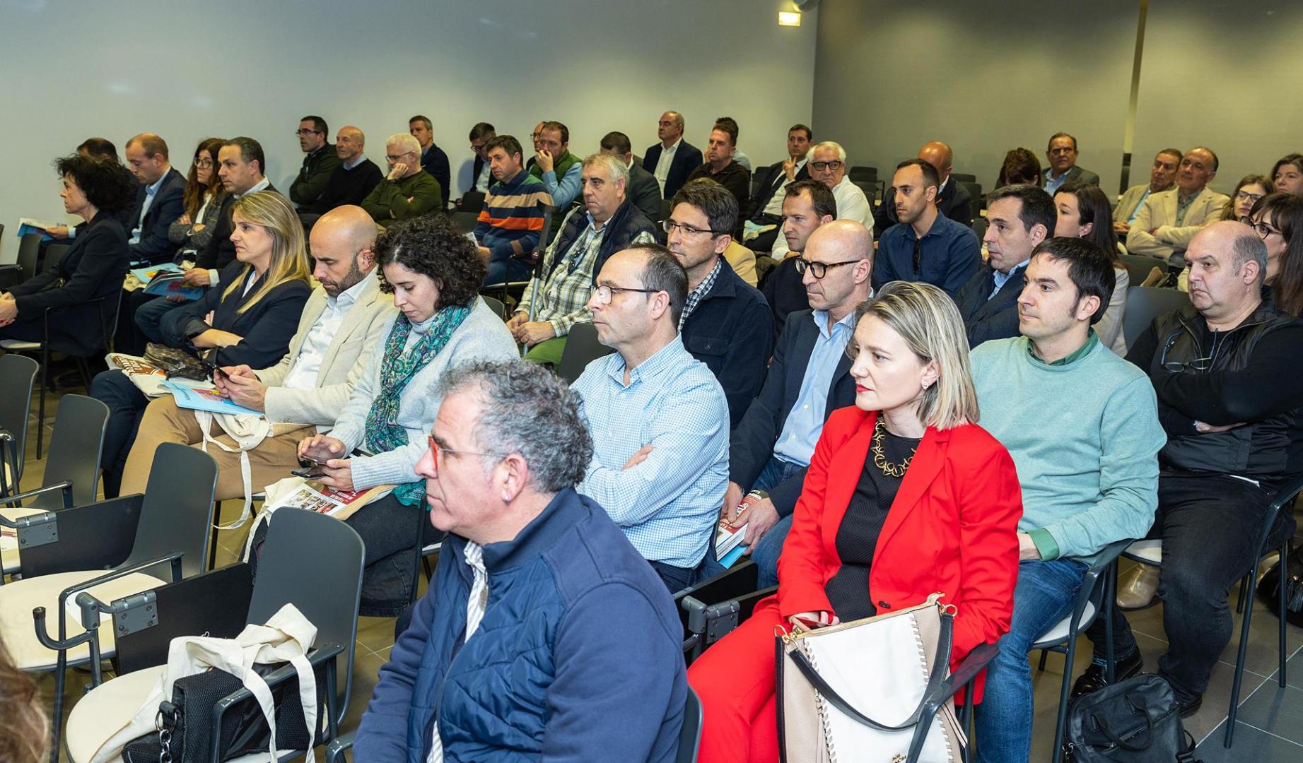 Imagen de los asistentes a la jornada celebrada ayer en la Ciudad Agroalimentaria de Tudela (CAT)./