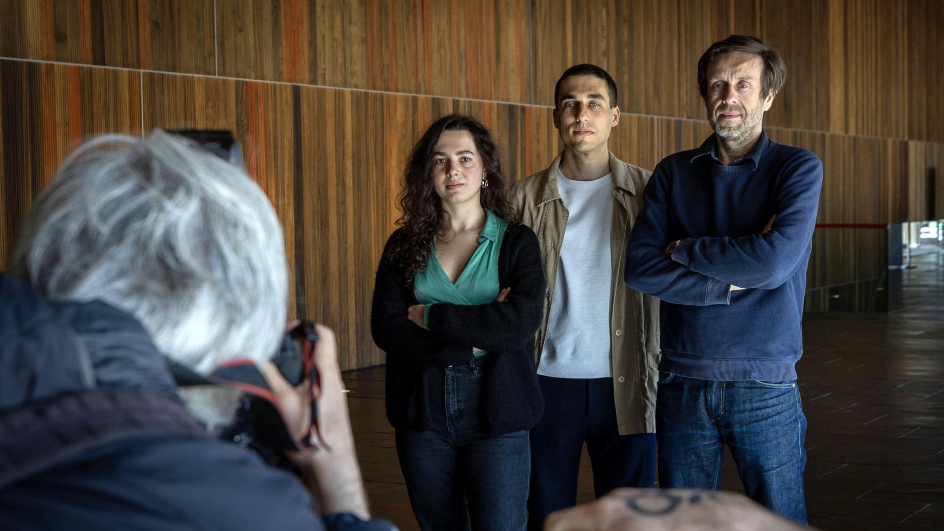 Los cineastas Camille Octobre Laperche, Tamer Hassan y Dominique Marchais, en el Baluarte de Pamplona