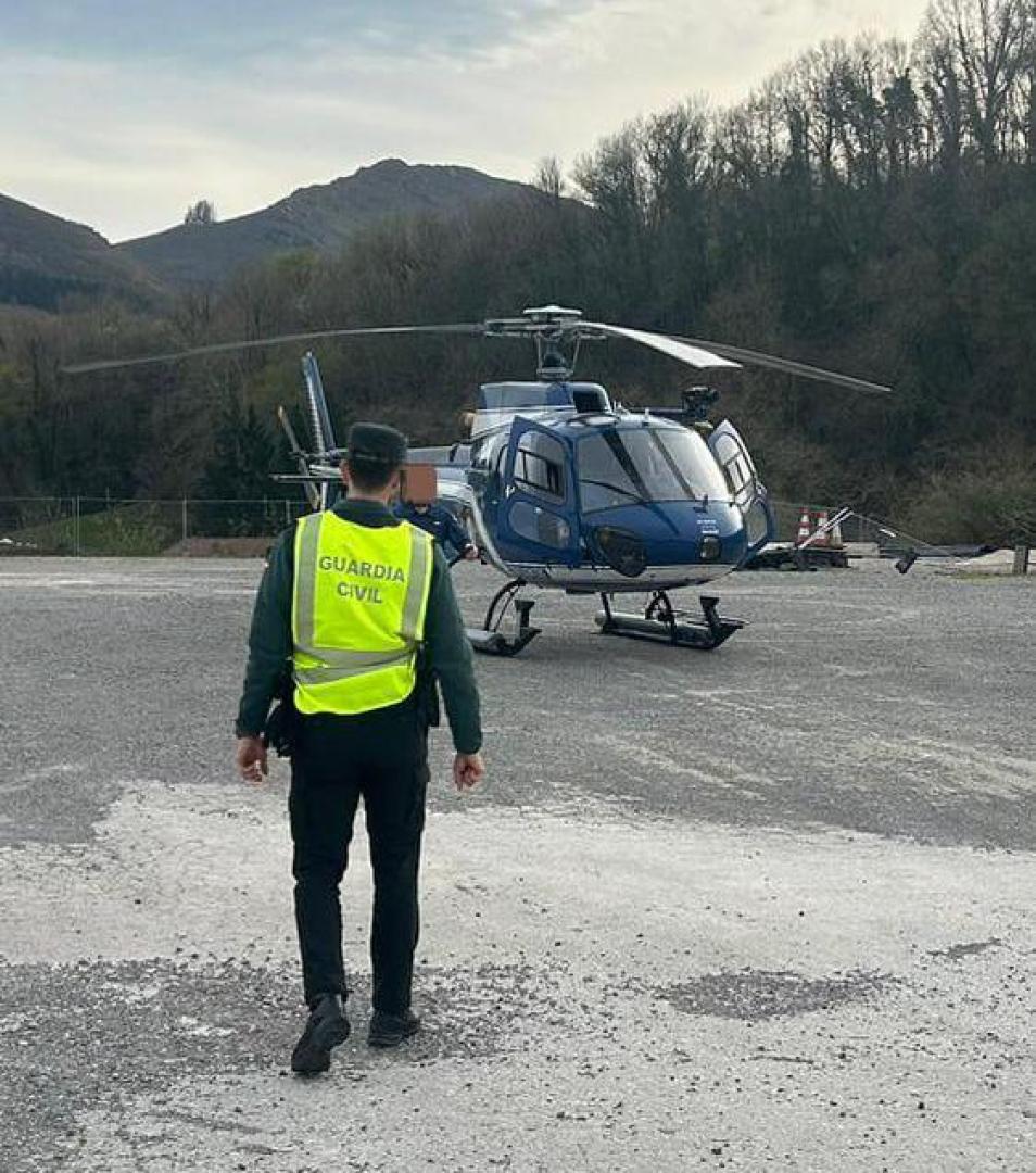 Los agentes habilitaron la zona para el aterrizaje del helicóptero de la Gendarmería Francesa