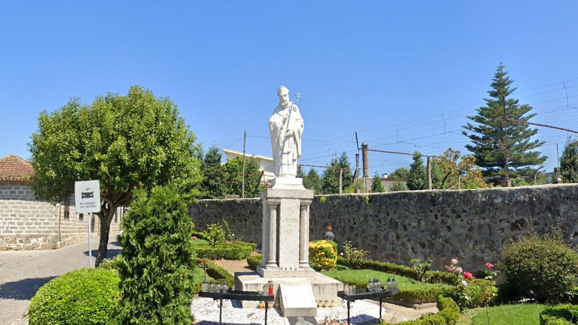 Estatua dedicada a San Martín de Dume en Braga (Portugal)