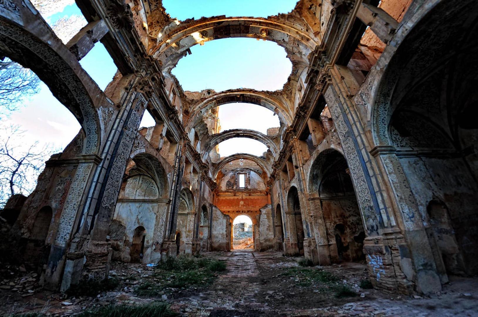 Junto al pueblo actual de Belchite se mantienen en pie las ruinas del Pueblo Viejo, en el que se desarrolló una de las batallas más cruenta de la Guerra Civil