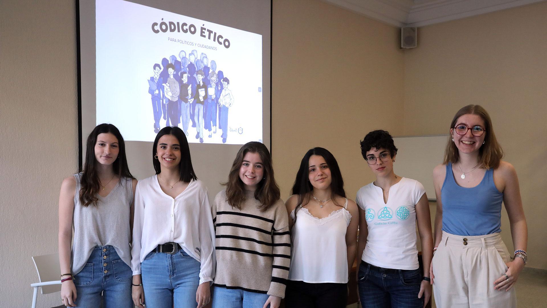 Las estudiantes Arieta San Juan, Lucía López, Blanca Otazu, Lucía Núñez, Patricia Suescun y Ana Munárriz expusieron sus conclusiones.