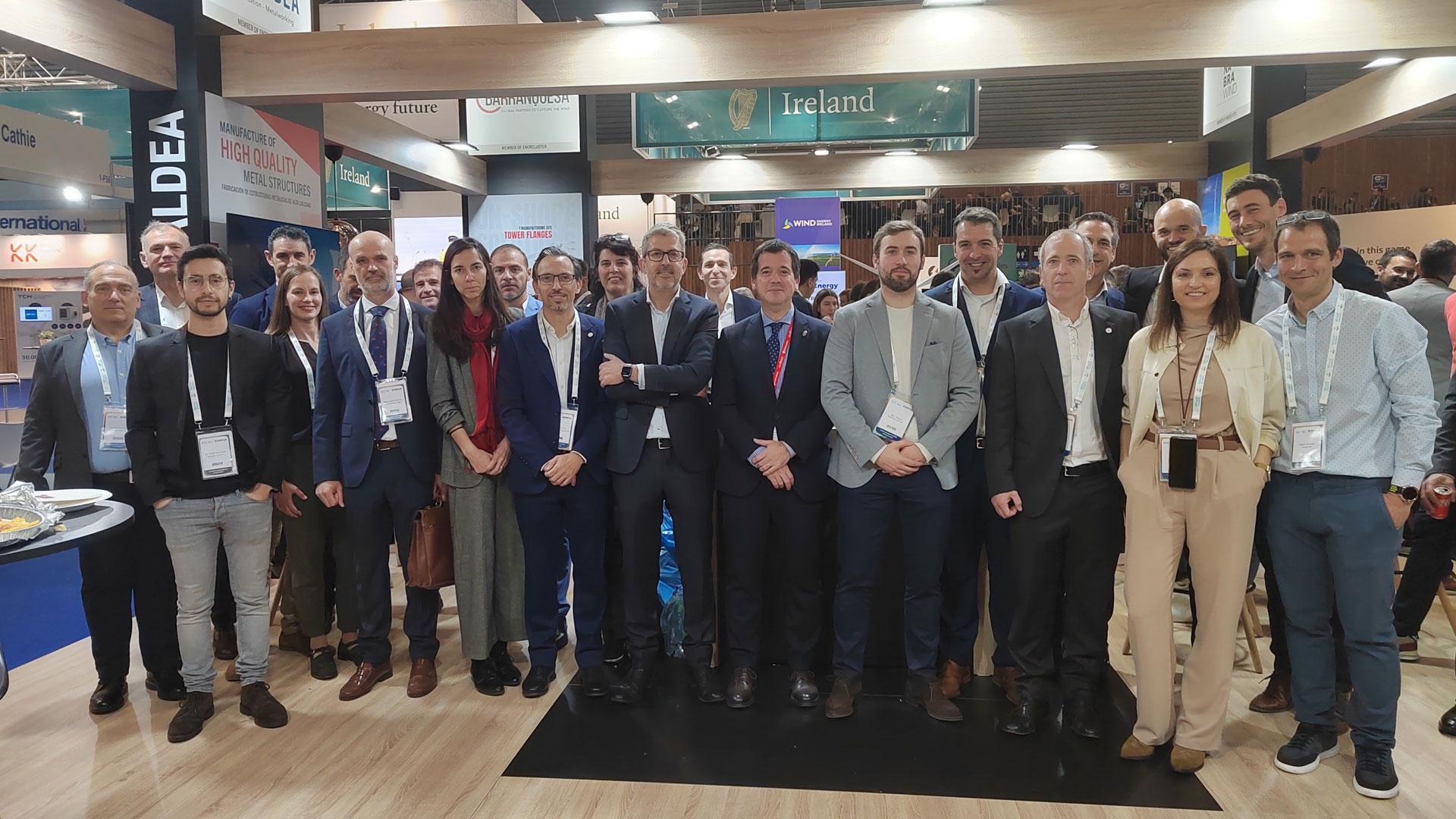 El consejero Irujo junto a representantes del sector eólico navarro durante el WindEurope