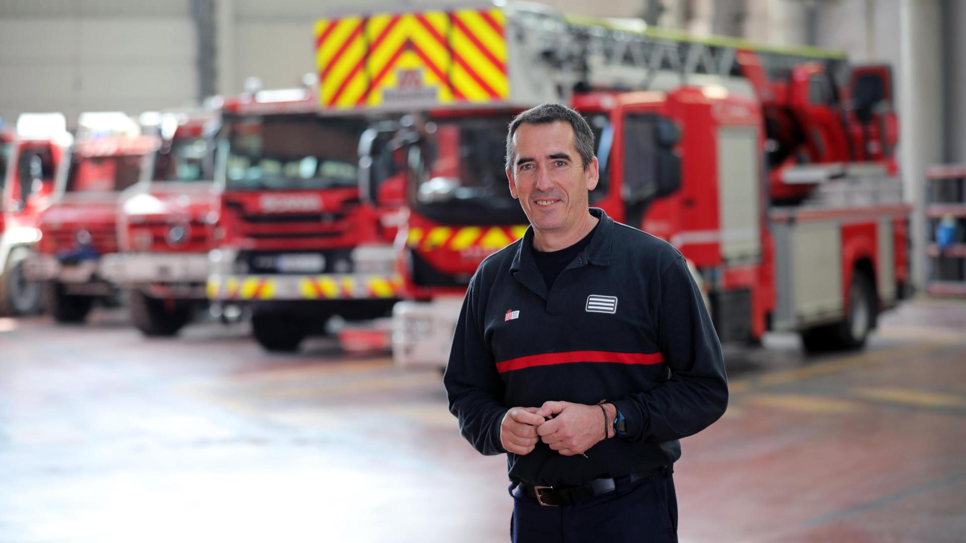 Vicente Martínez, responsable de Bomberos, en el parque de Cordovilla