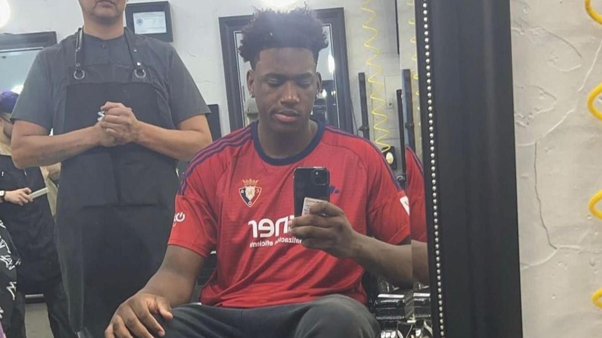 El tudelano Great Osobor, jugador de la universidad de Utah State, con la camiseta de Osasuna
