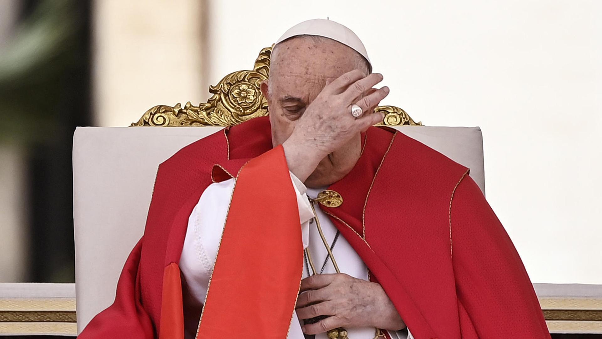 El papa Francisco, durante la misa del Domingo de Ramos