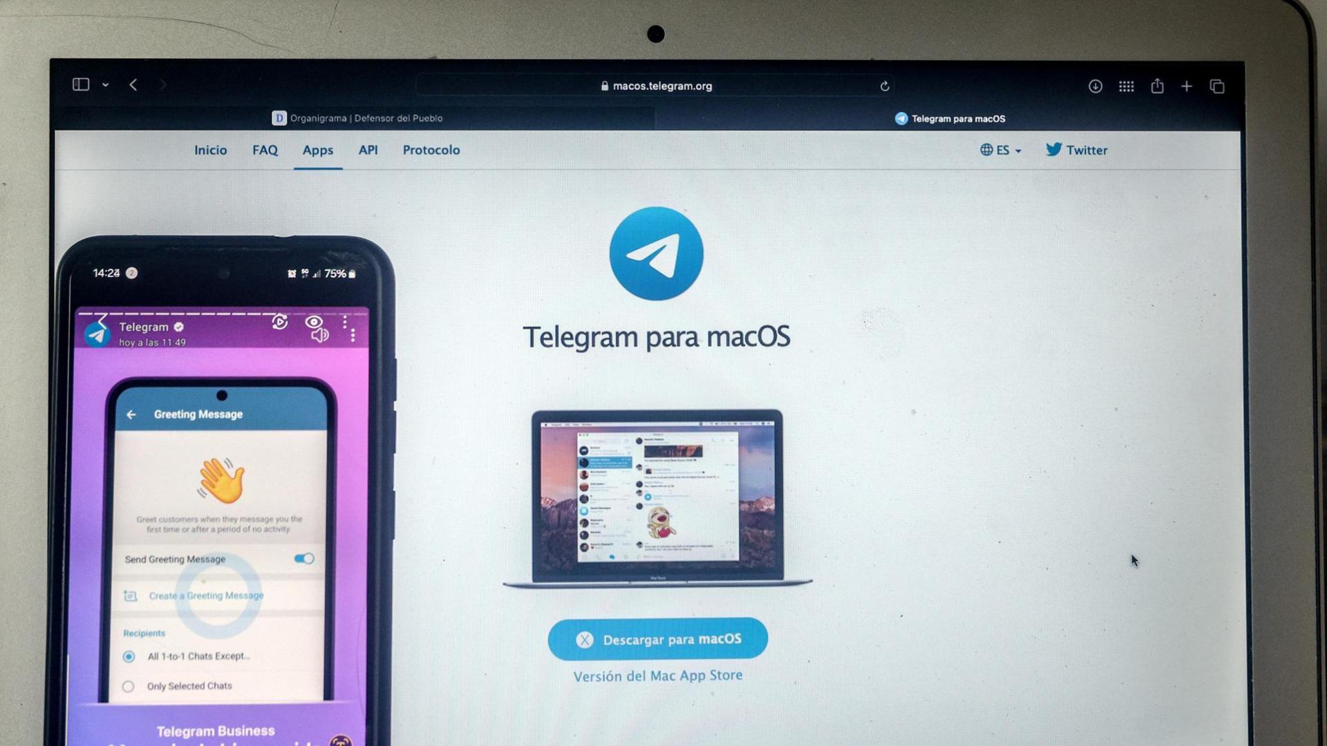 Página de inicio a telegram en una tablet y un smartphone