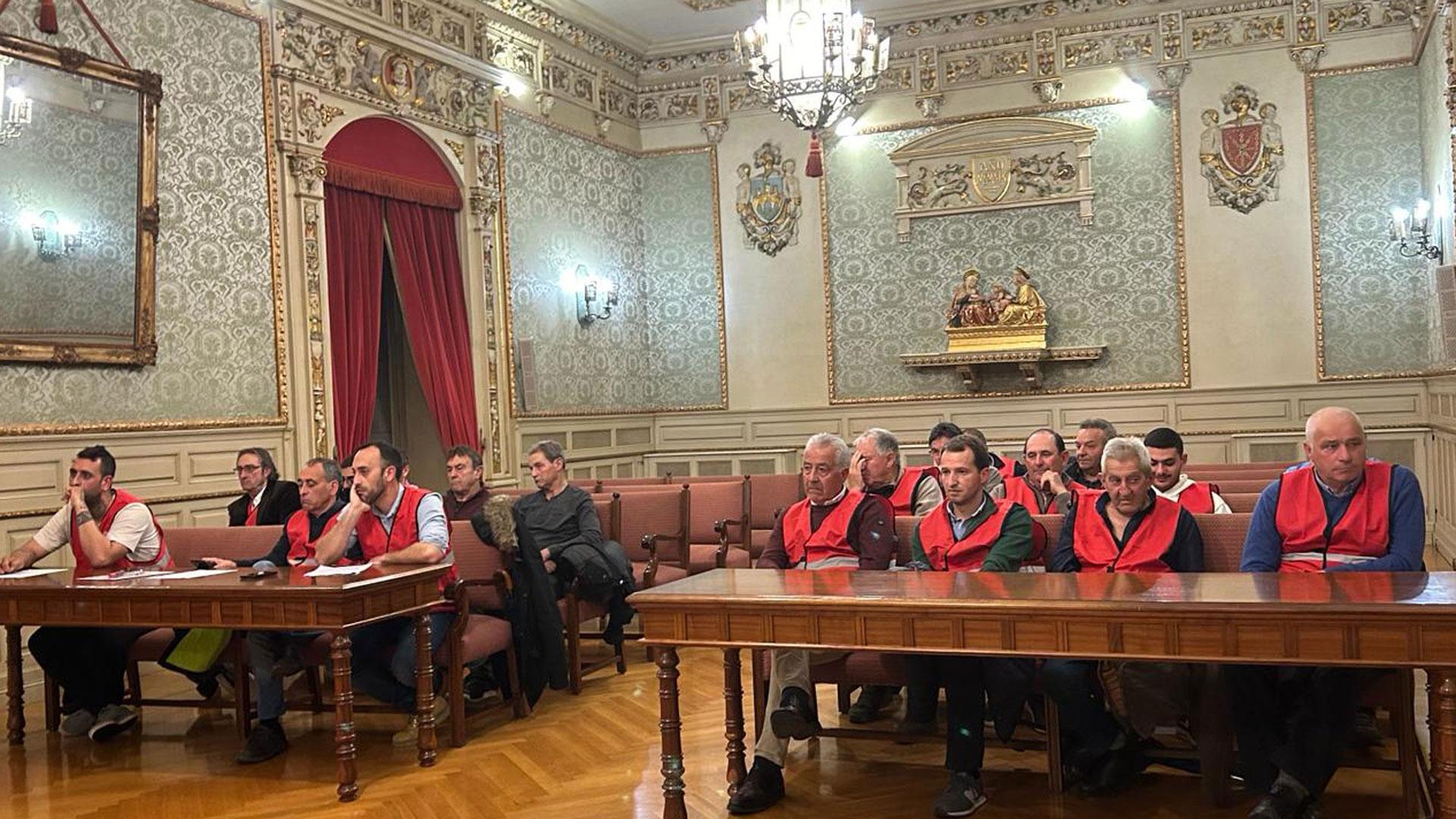 Agricultores de Montes de Cierzo y Valdetellas expusieron en una moción en el Pleno del Ayuntamiento de Tudela la situación generada por el coste de tasas de riego y la subida de los precios del canon