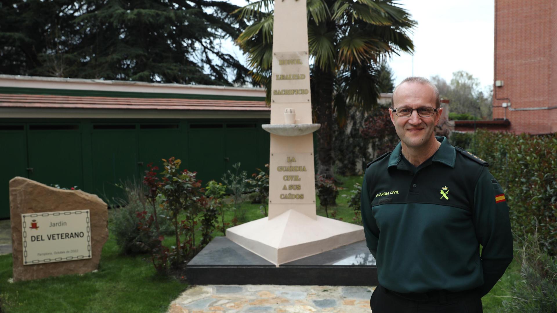 El coronel José Miguel Barbero, en el rincón de la memoria, en la Comandancia navarra