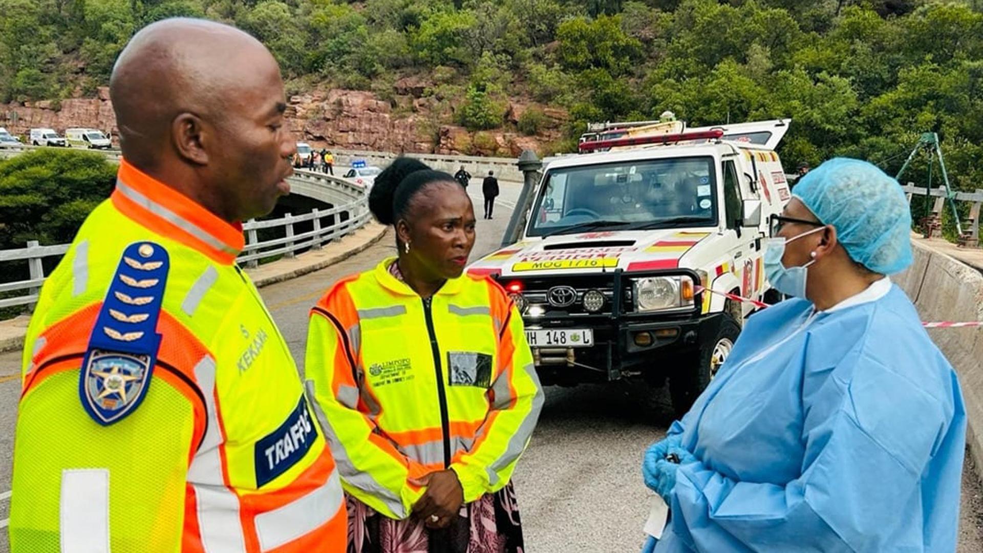 Personal de emergencias en el lugar del suceso
