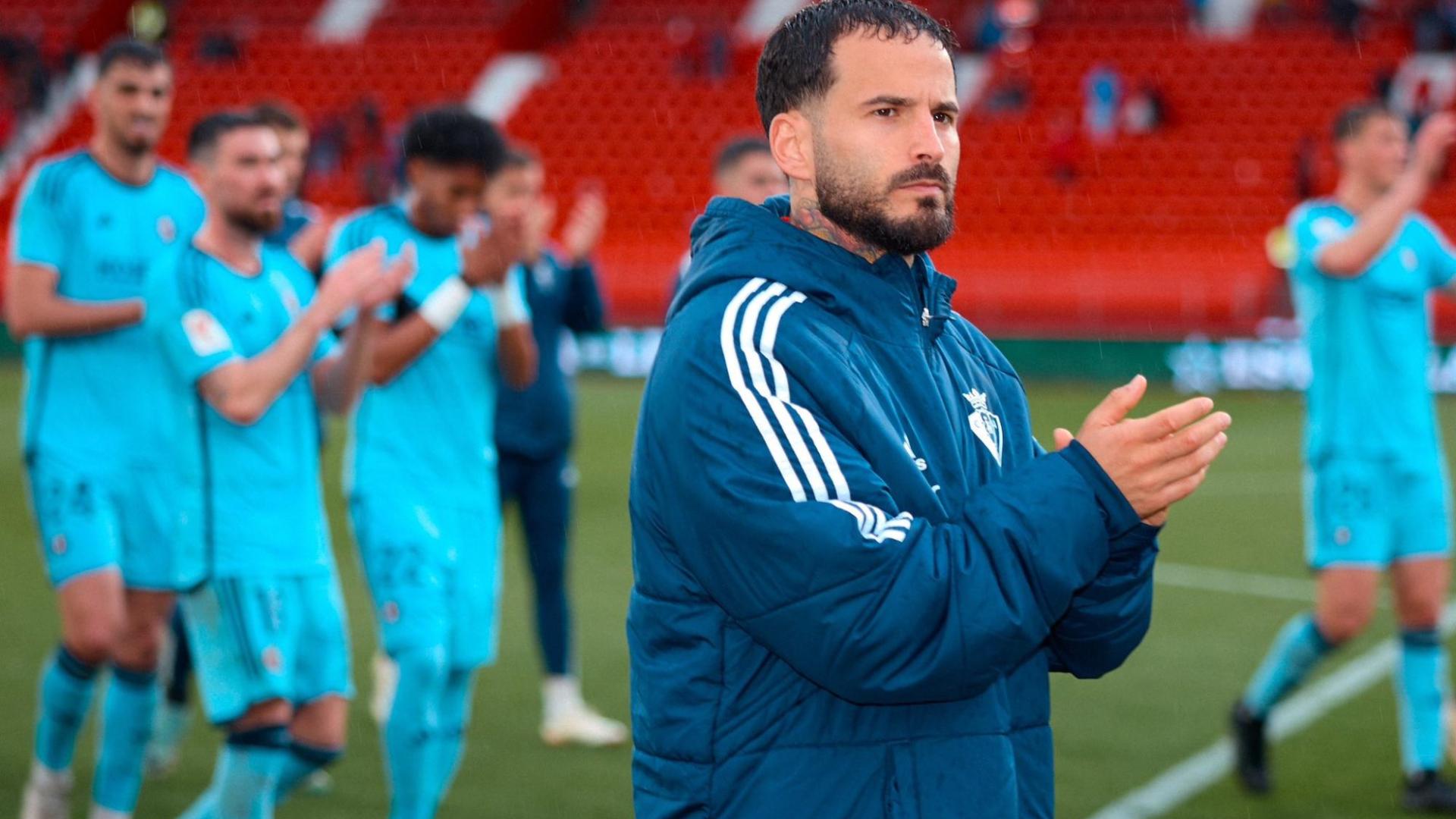 Rubén García, agradeciendo el apoyo de la afición en Almería