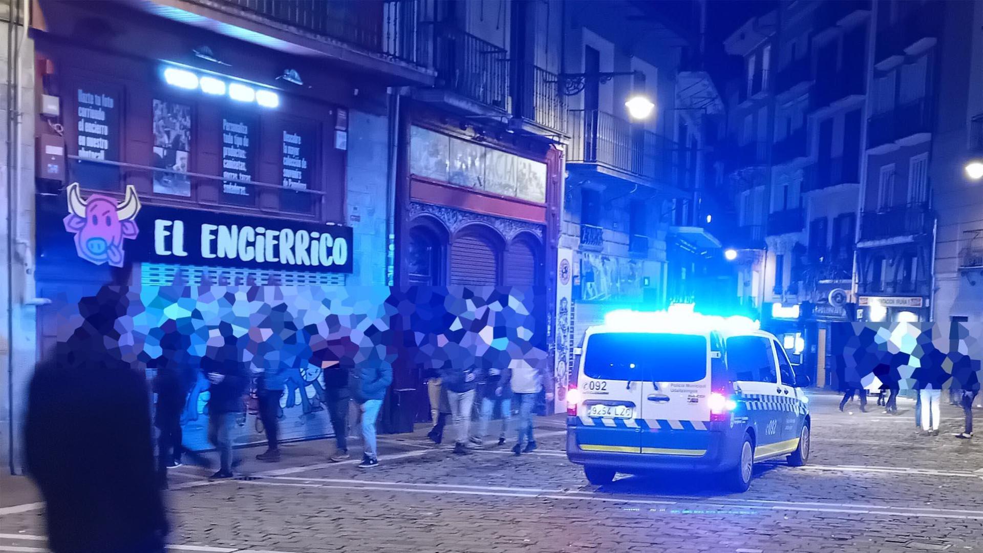 Una patrulla de la Policía Municipal, en el casco viejo de Pamplona