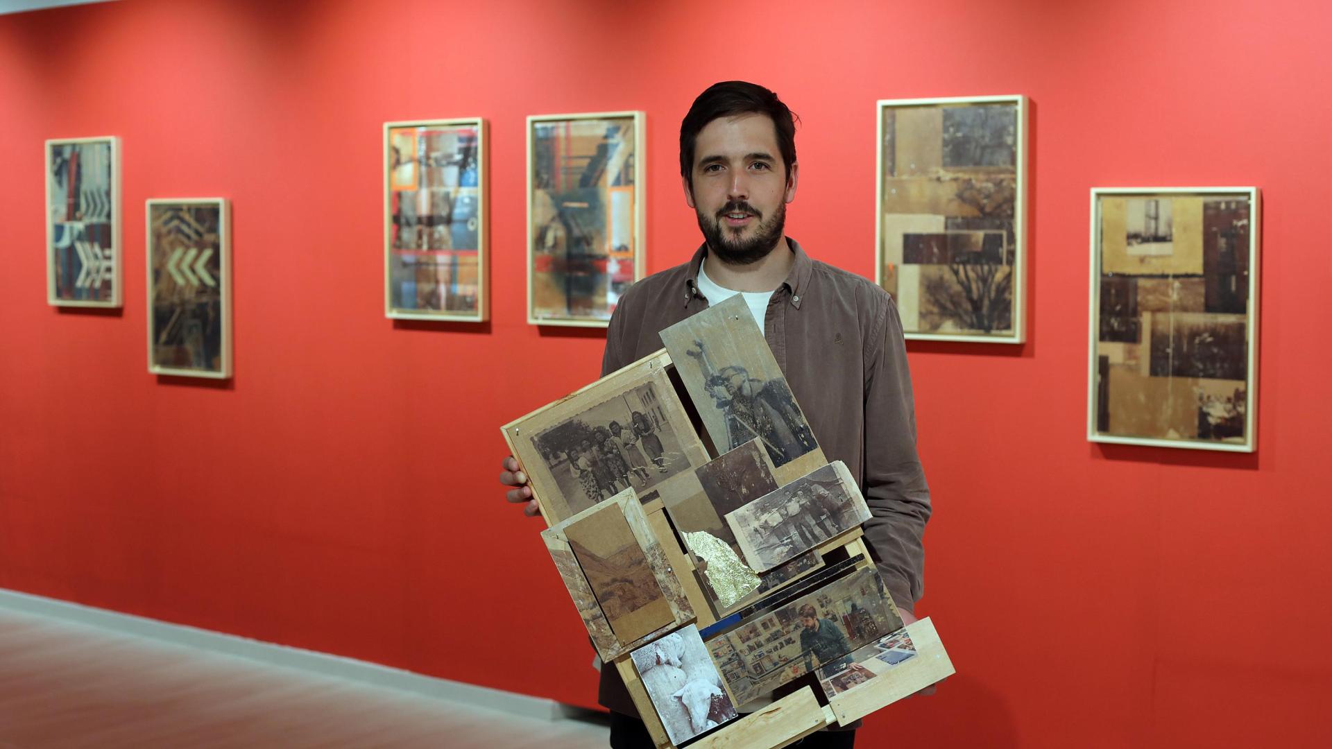 Pau Cassany en la Sociedad Valdorba de Barasoain, donde inaugura este jueves la exposición 'Cruce de tres'