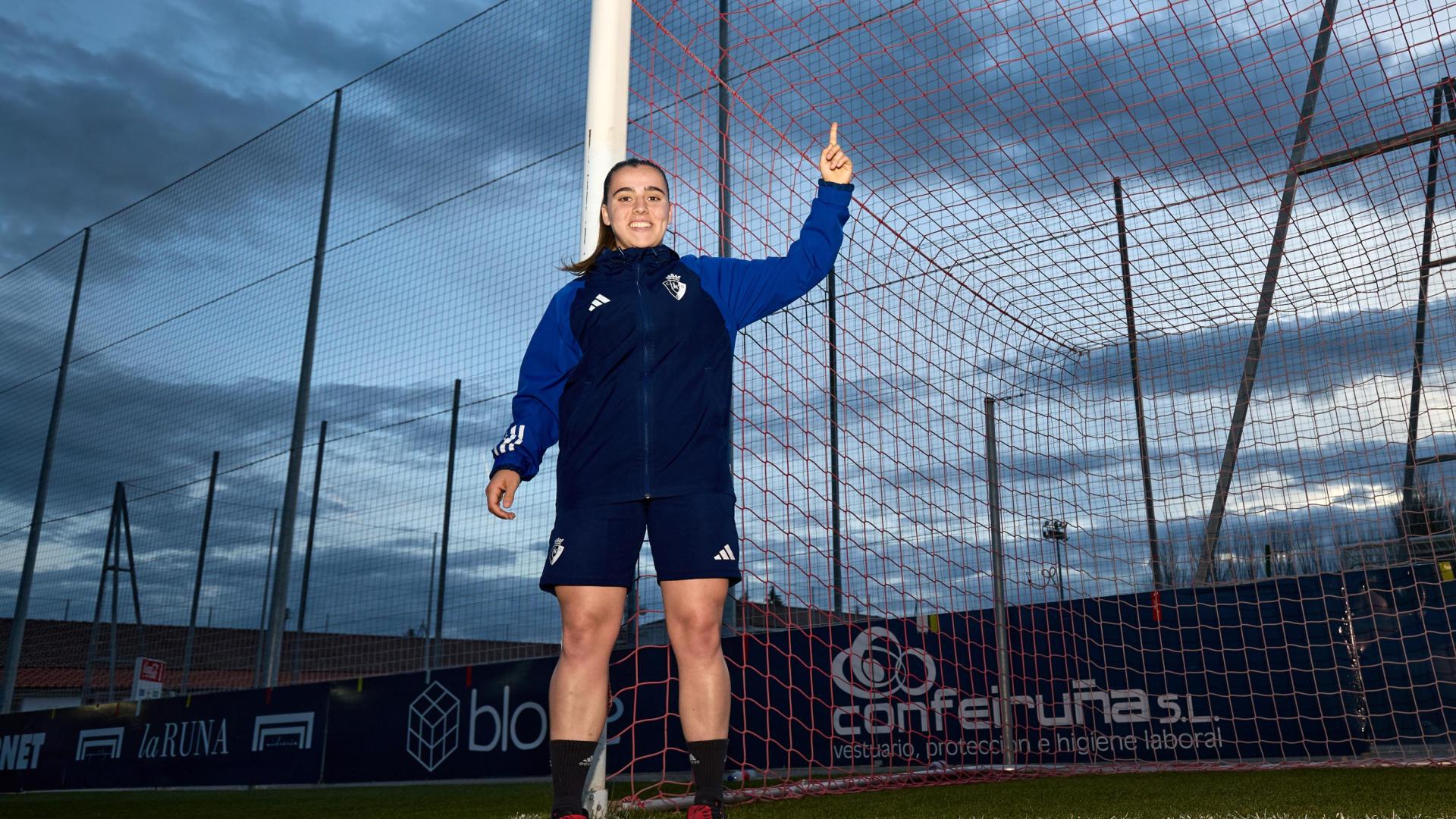 A: J.P. Urdíroz
F: 03-04-2024
P: 
L: Pamplona. Instalaciones del C.A. Osasuna en Tajonar.
T: Fútbol Femenino. Entrevista a Merche Izal.