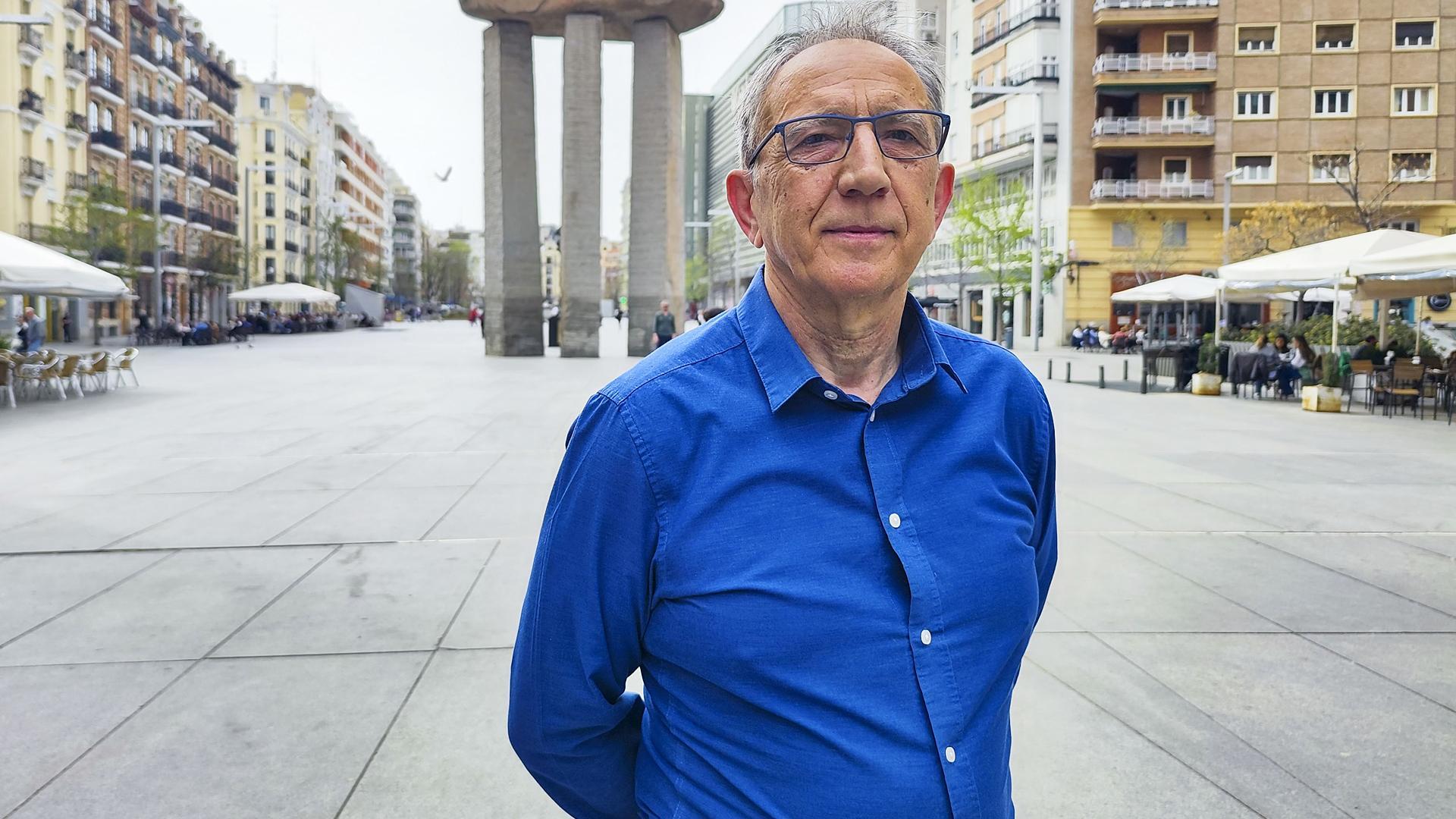 Adolfo García posa durante una entrevista en la que cuenta cómo se ha curado de la hepatitis./