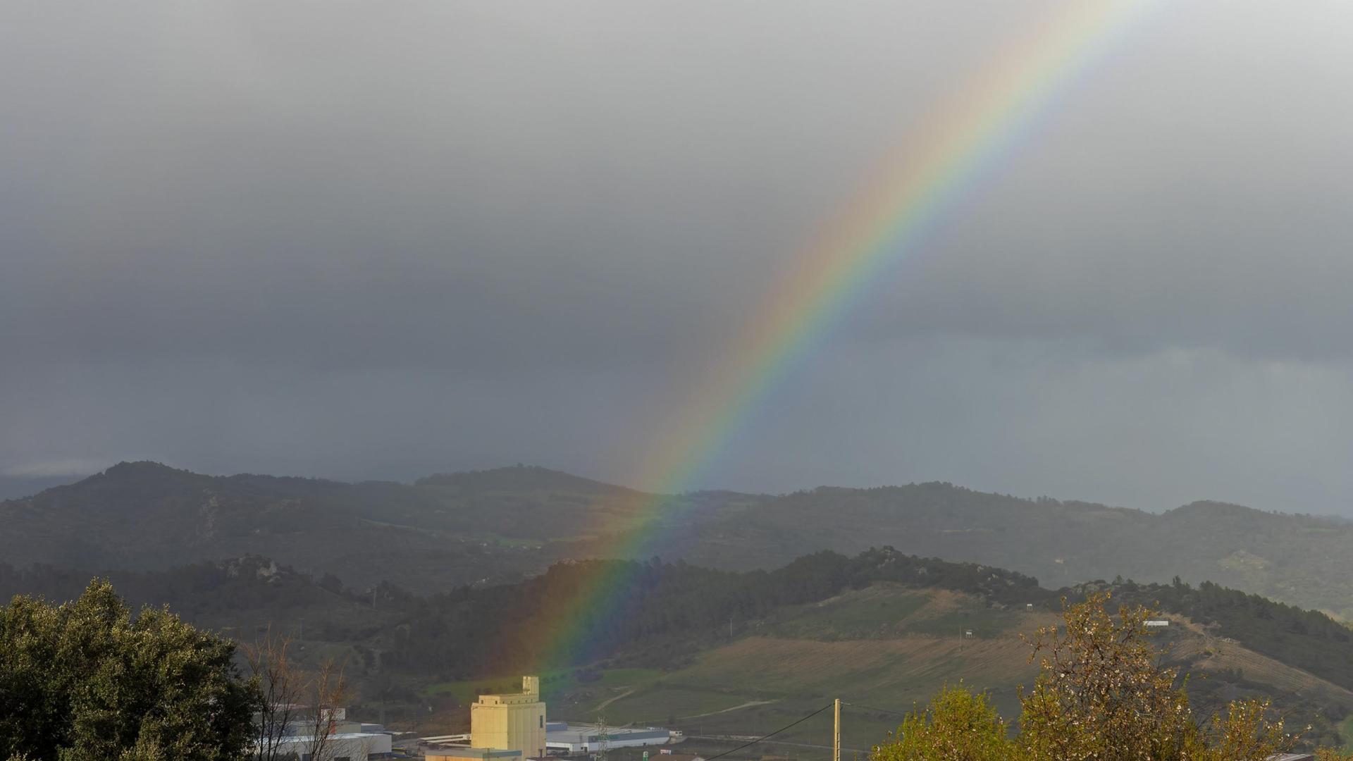 Arcoiris sobre el polígono Merkatondoa de Estella, hace unos días