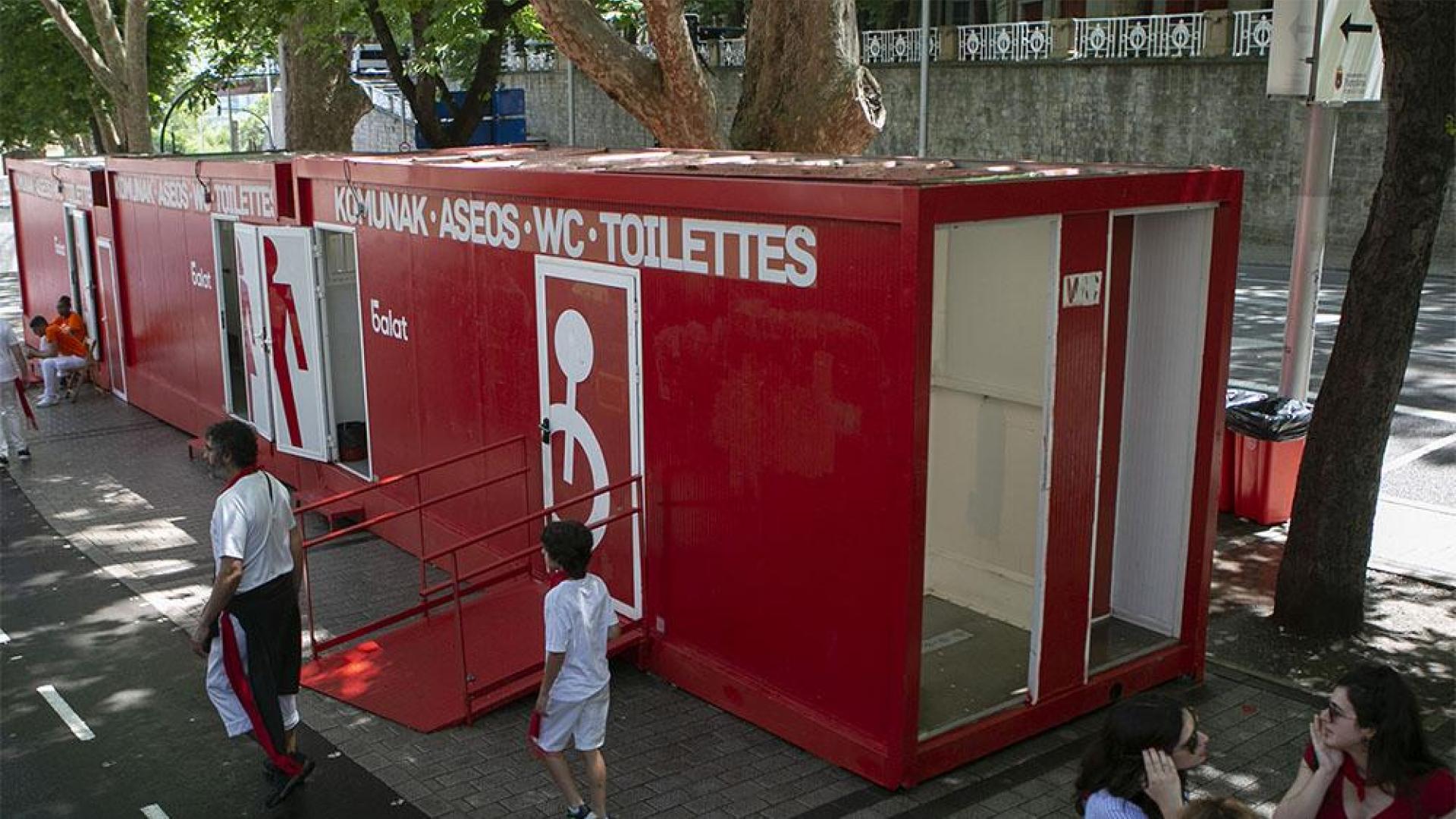 Varios baños en San Fermín, en la Cuesta de Labrit