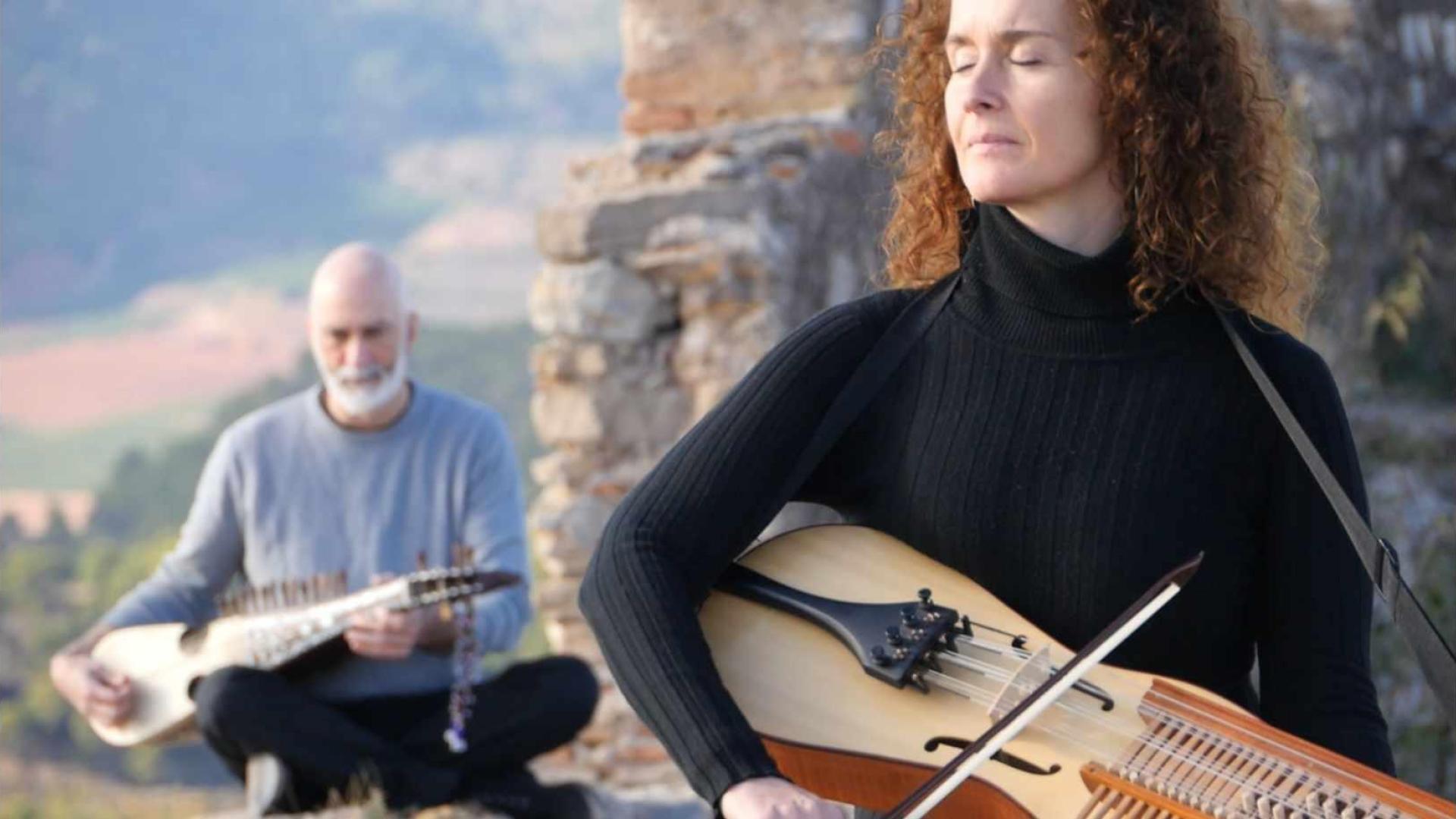El grupo Ølmø (Gloria Aleza y Enrique Galdeano) ofrecerá hoy en Condestable un concierto con música entre oriente y occidente.