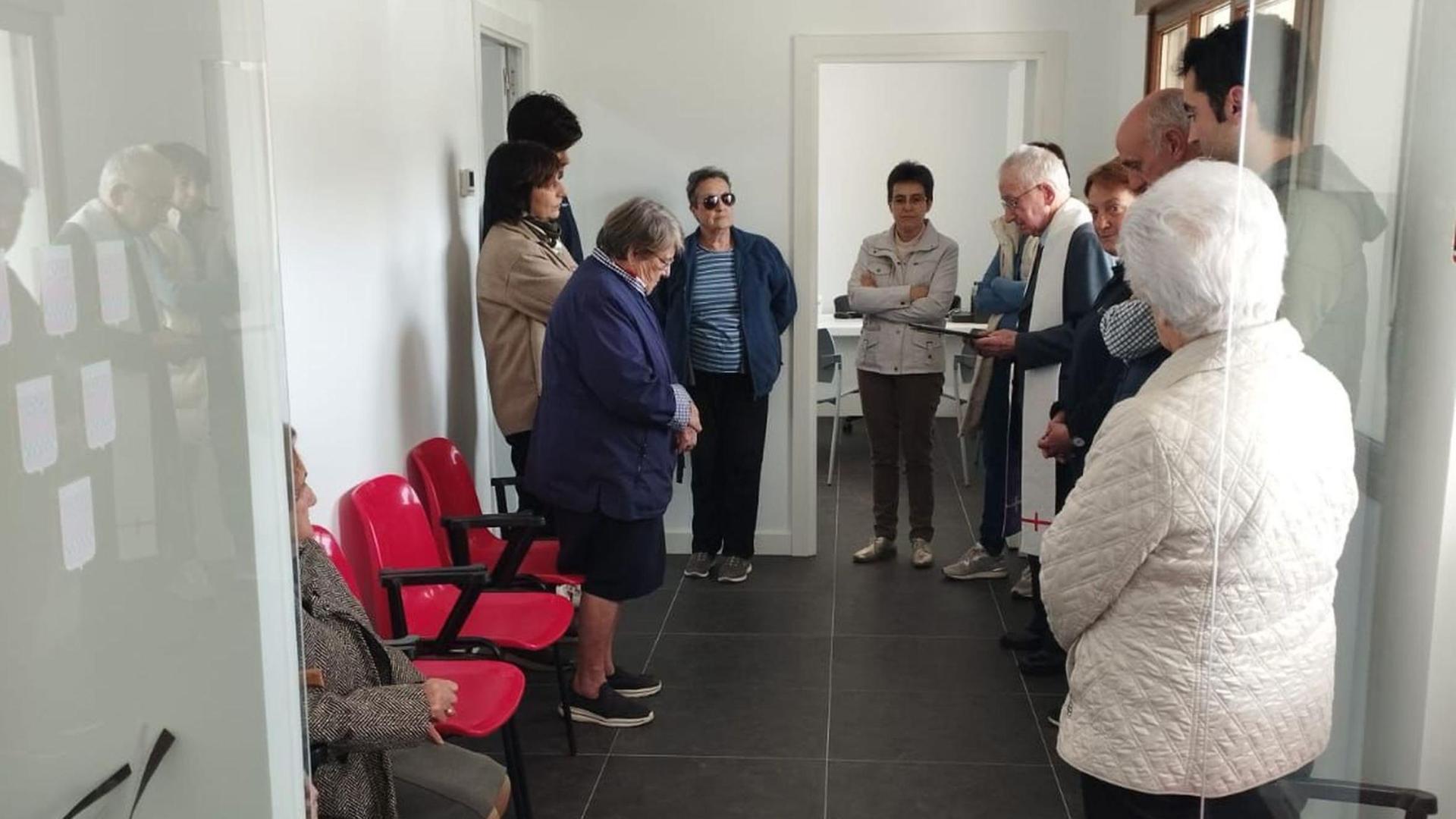 Bendición de las instalaciones renovadas del consultorio médico de Javier