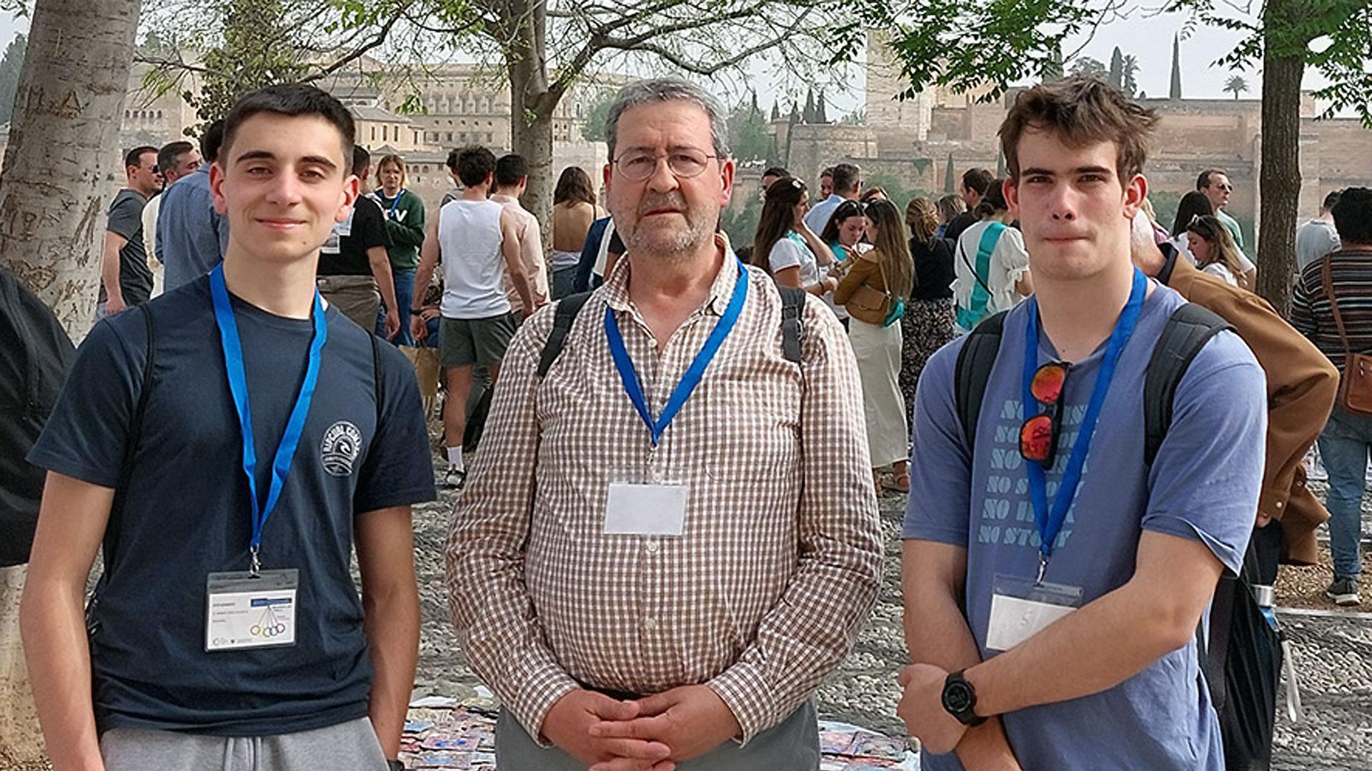 De izq. a dcha.: Xabier Tapia, Miguel Arana y Mikel Pérez de Gracia, fotografiados en Granada