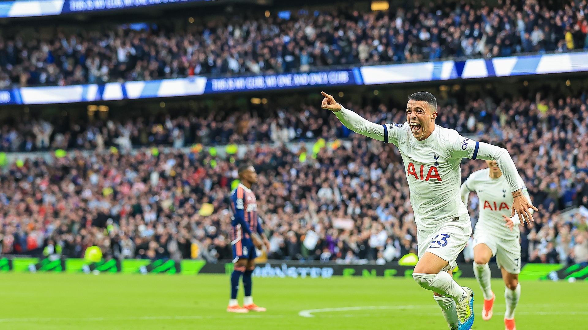 Pedro Porro celebra un gol en el partido entre el Tottenham Hotspur y el Nottingham Forest