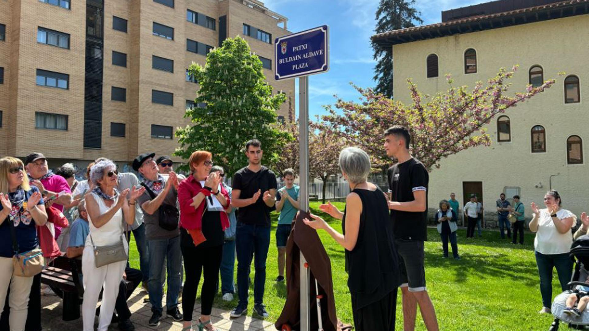 Inauguración de la plaza Patxi Buldain en Huarte