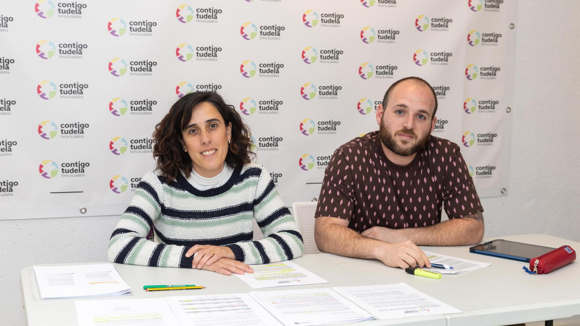 A: BLANCA ALDANONDO
F: 17/04/2024
P:  MARISA MARQUES RODRIGUEZ Y ALBERTO LAJUSTICIA  GIL
L: TUDELA
T: RUEDA DE PRENSA DE "CONTIGO TUDELA" POR EL CIERRE DE LAS PISCINAS MUNICIPALES CIUDAD DE TUDELA EN VERANO POR UNA AVERIA