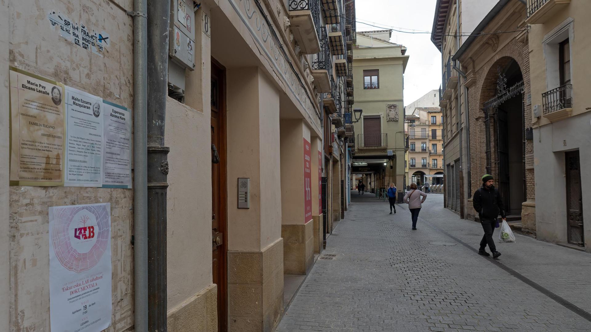 *A:MONTXO A.G.
*F: 2024-04-17
*L: ESTELLA-LIZARRA
*T:CALLE COMERCIO LUGAR DONDE SE HA PRODUCIDO UN ROBO POR EL METODO DEL TIRON
*P:
