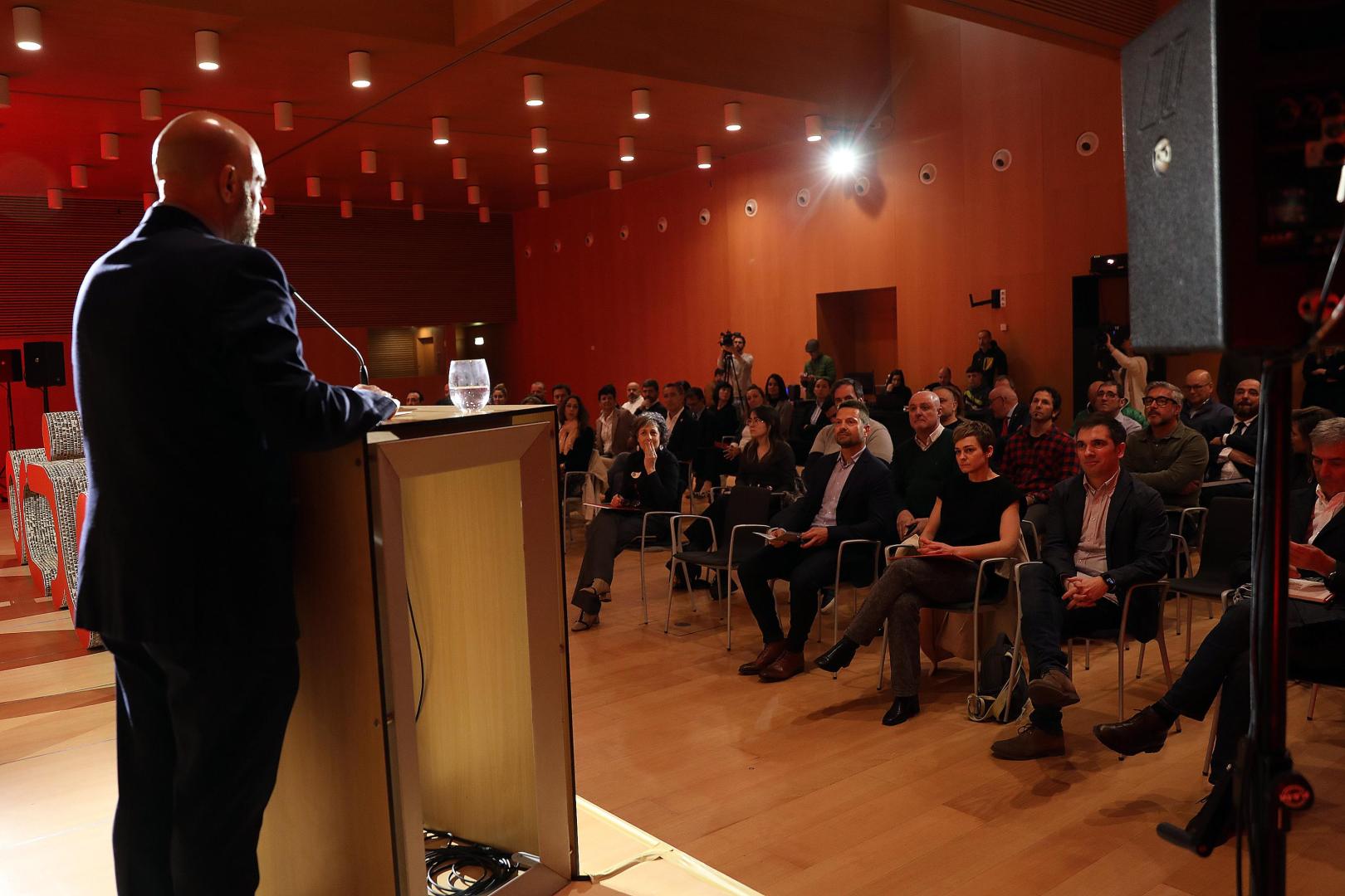 José Luis Arasti en la presentación del informe, este viernes en el Baluarte