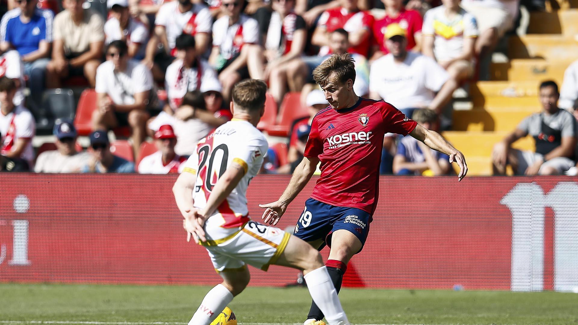 Encuentro entre el Rayo Vallecano y el C.A. Osasuna disputado en el estadio de Vallecas y correspondiente a la Jornada 32 de LaLiga EA Sports.