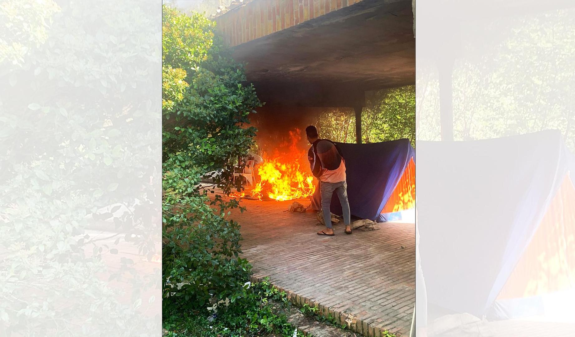 Incendio en un asentamiento de personas sin hogar en Pamplona