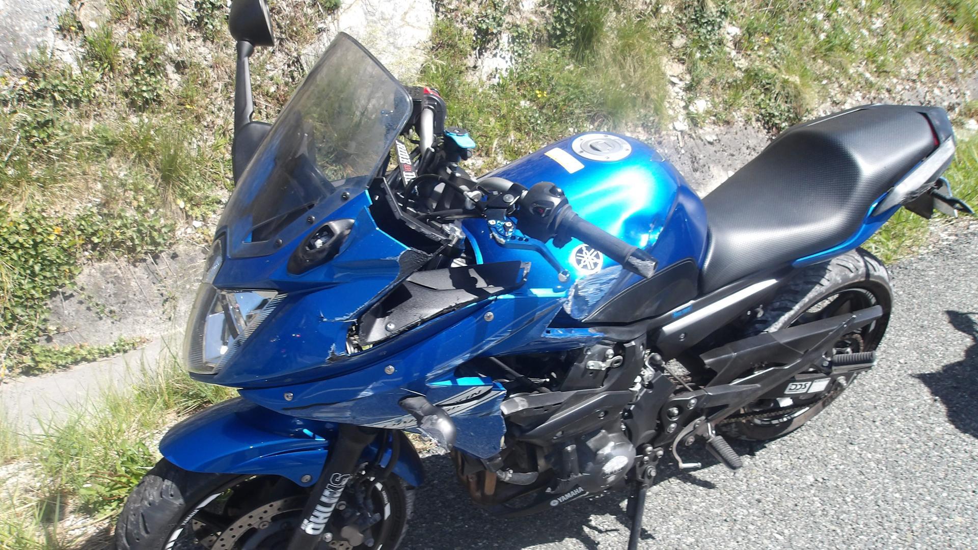 Una motorista de 51 años, herida grave tras chocar contra una valla en Imotz