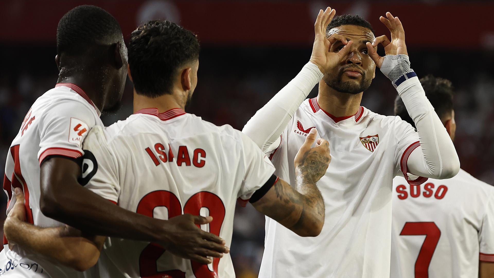 Youssef En-Nesyri dedica su gol, el segundo del Sevilla, durante el choque contra el Mallorca.