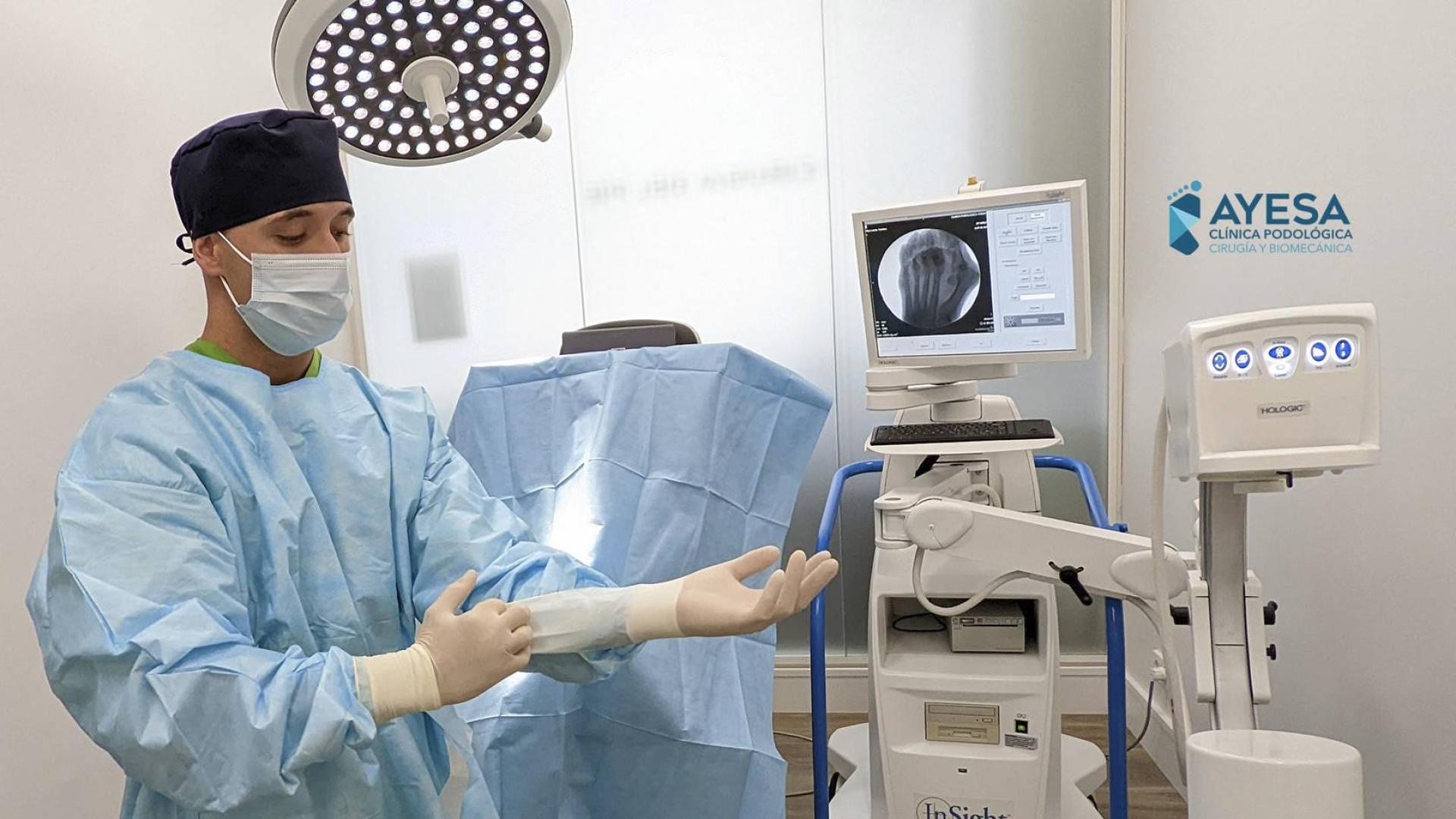 Javier Ayesa, en el quirófano de la Clínica