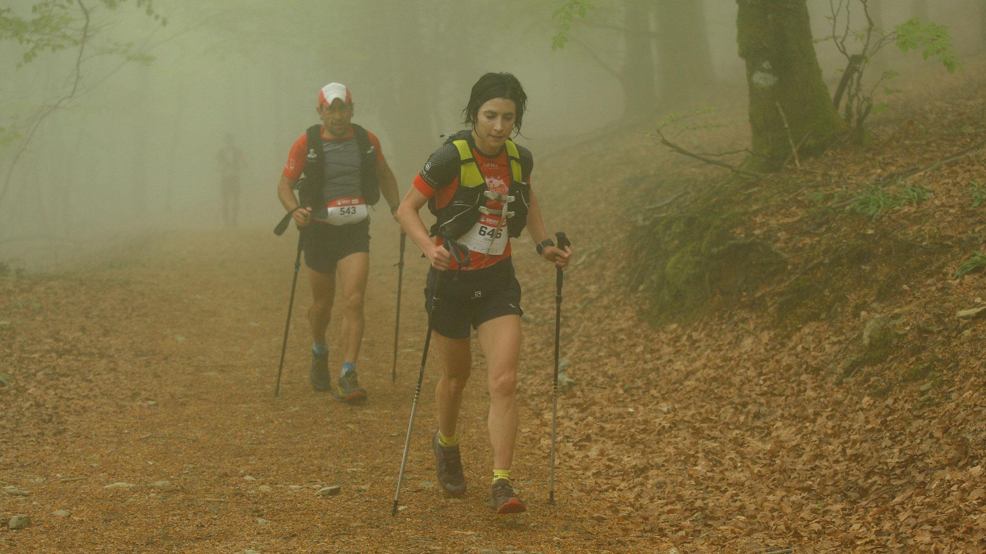 Sonia López, entre la niebla por Urkiaga en la pasada edición de la Nafarroa Xtrem