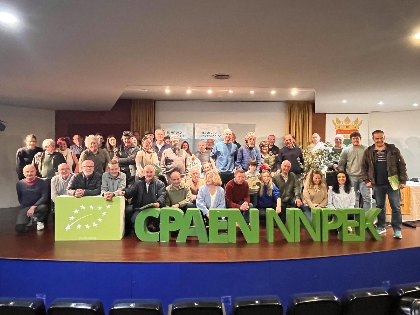 Imagen de grupo tras la asamblea de CPAEN celebrada el viernes 26 en Olite
