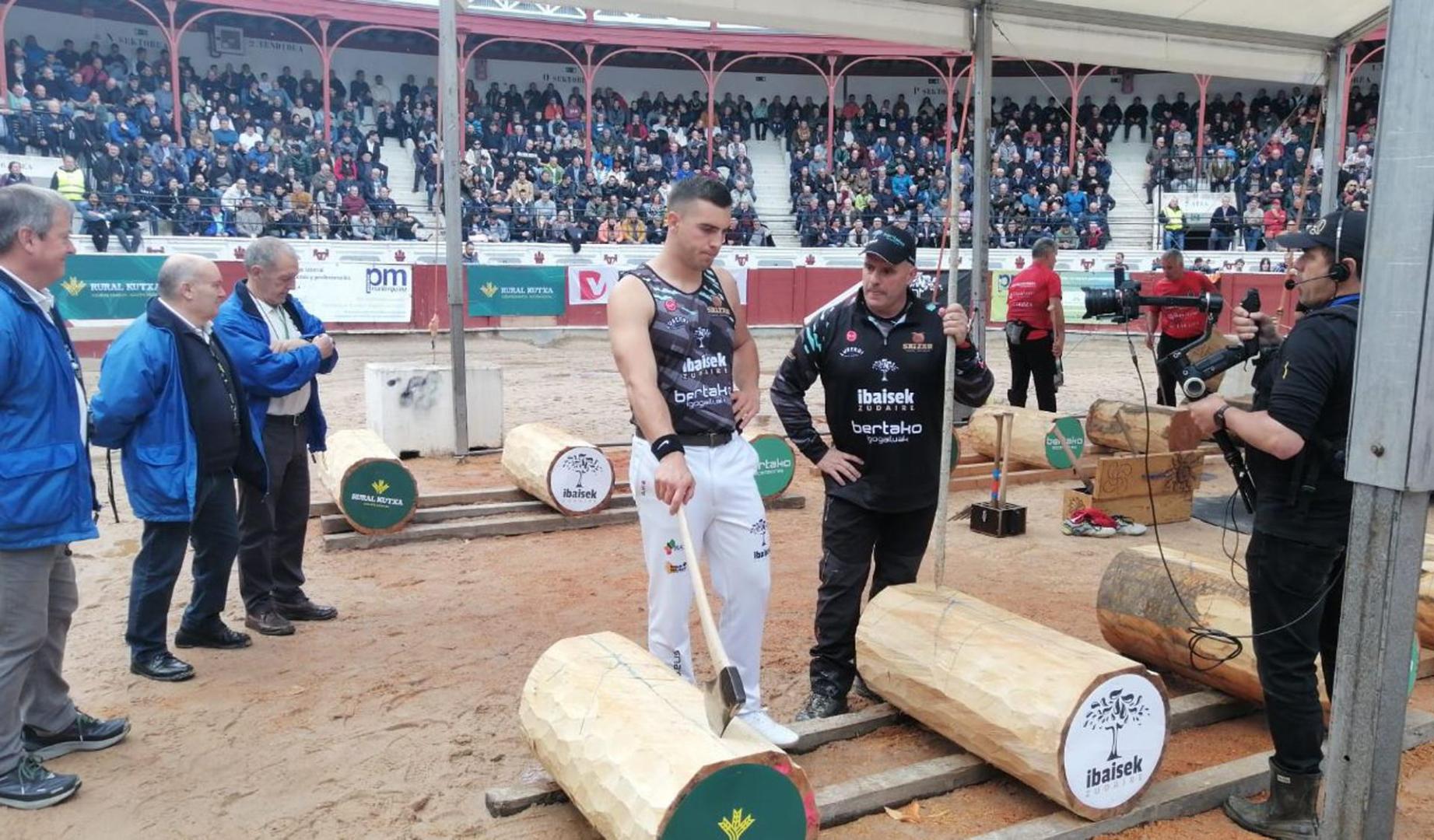 Vicente y Txikia ya están listos en la Plaza de Toros