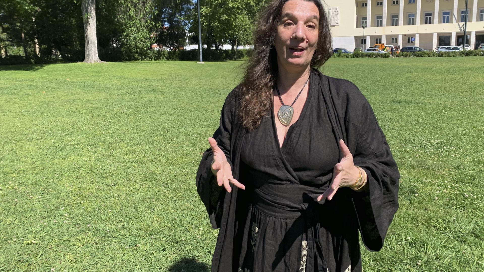 La cantante portuguesa Dulce Pontes en un parque de su localidad natal, Montijo, en las afueras de Lisboa