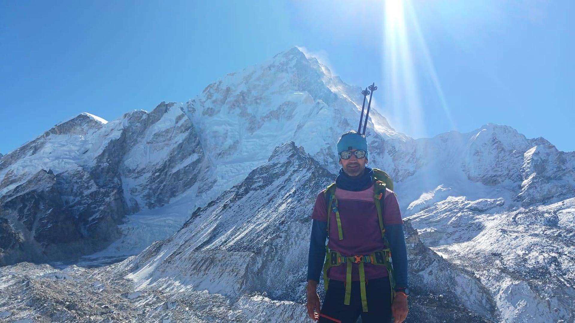 Óscar Fernández, en 2023 en el Kangchenjunga. Ahora intenta el Makalu.