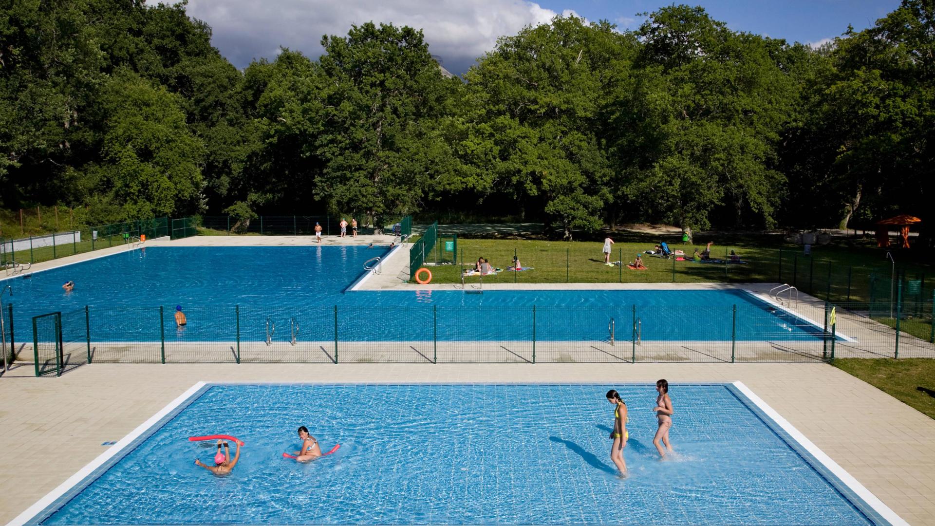 La piscina del Camping Etxarri