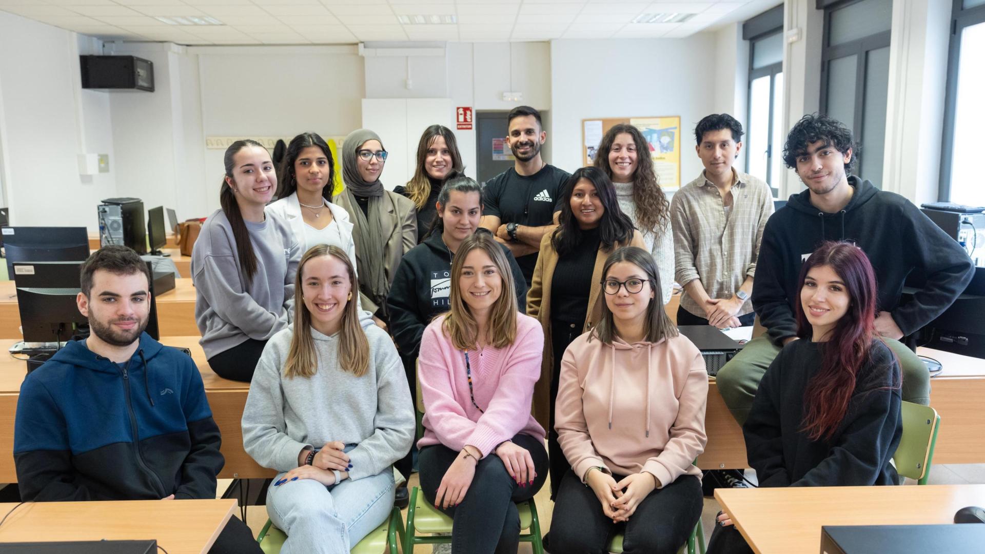 Imagen de algunos integrantes del equipo RadioPatioETI responsables del podcast