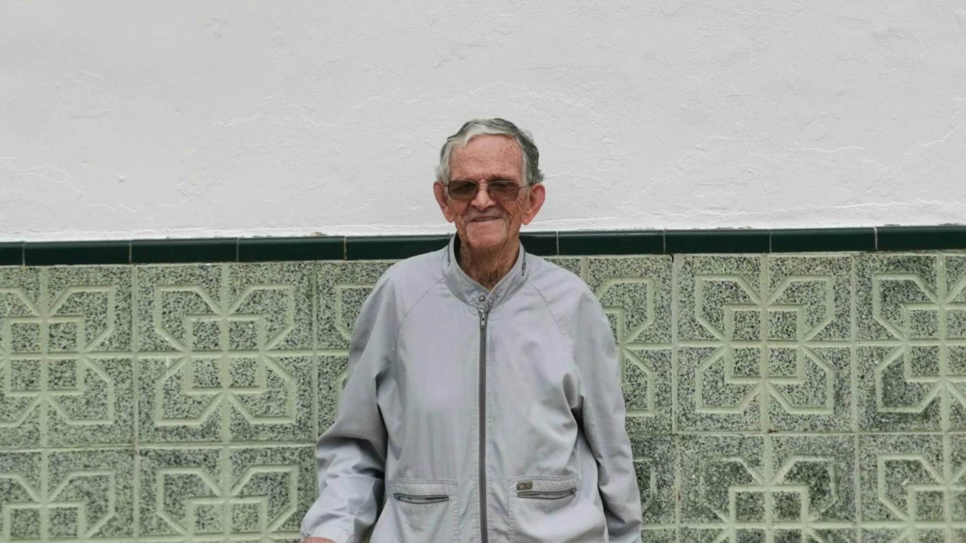 El hermano marista Agustín Ezpeleta Compains, nacido en Gallipienzo hace 90 años, en el colegio de Sevilla donde ha impartido clase.