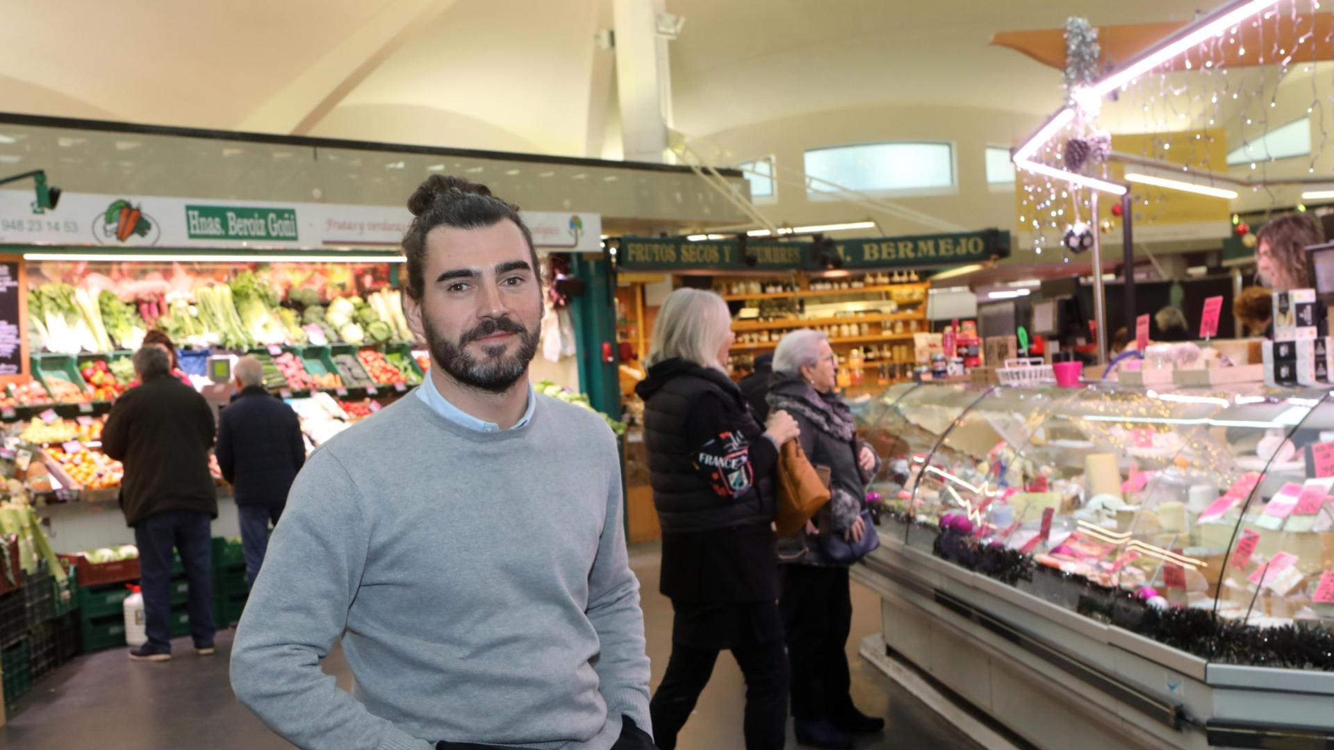José María Elgorriaga, gerente de Comiruña S.A., en el mercado del Segundo Ensanche