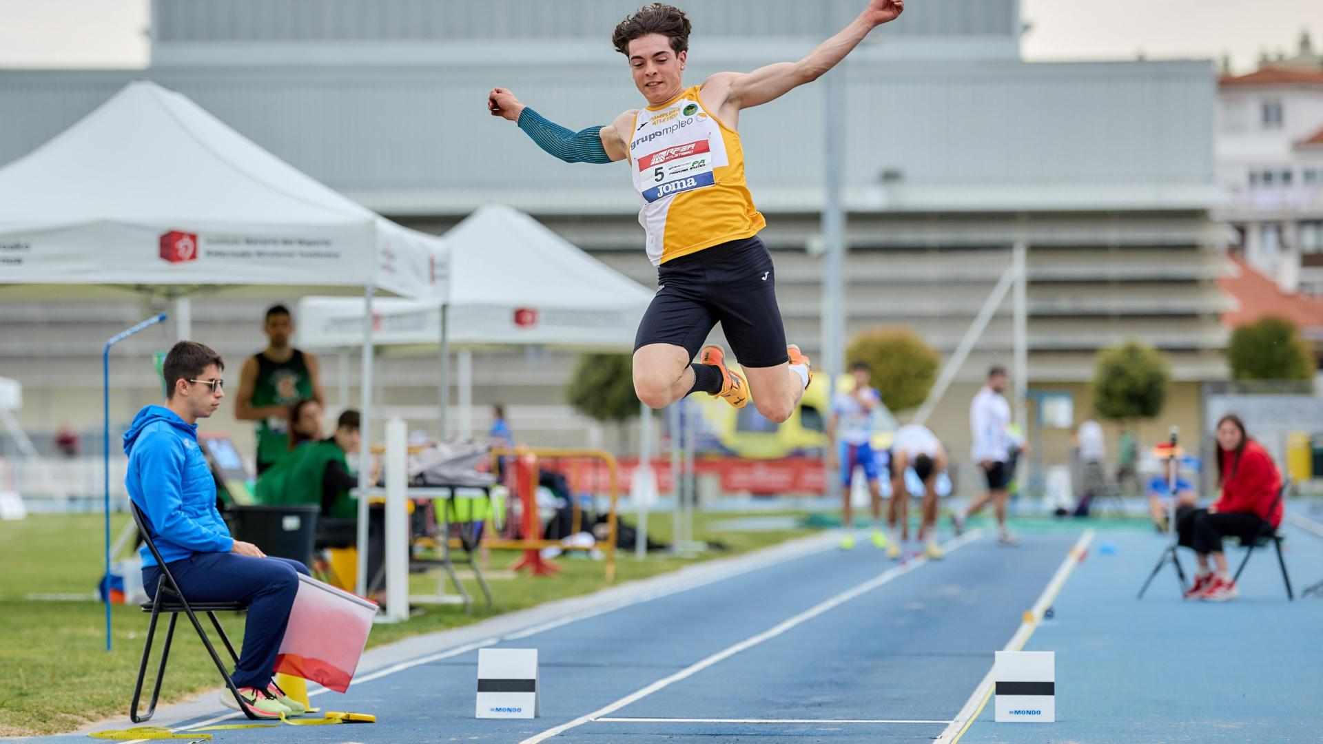 El atleta Aritz Gómez, durante la prueba de salto de longitud