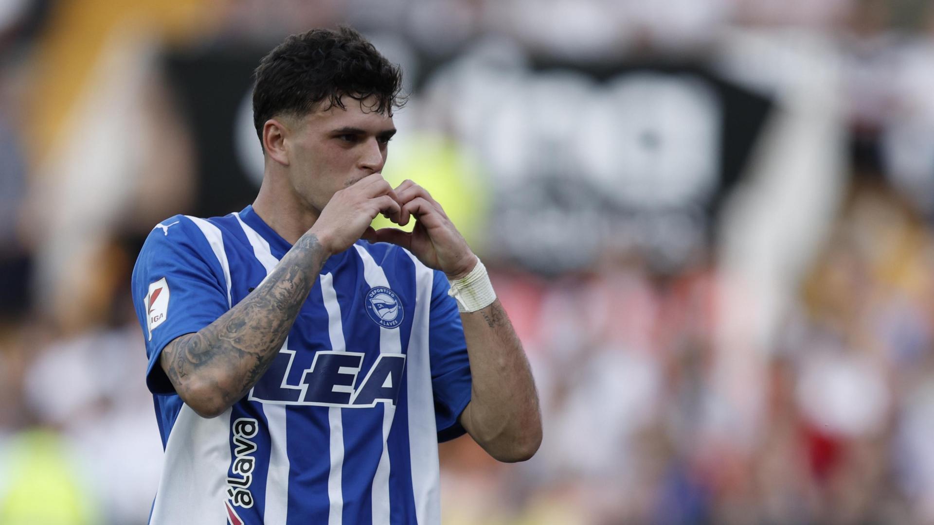 El defensa del Alavés, Javi López, celebrar el primer y único gol del encuentro