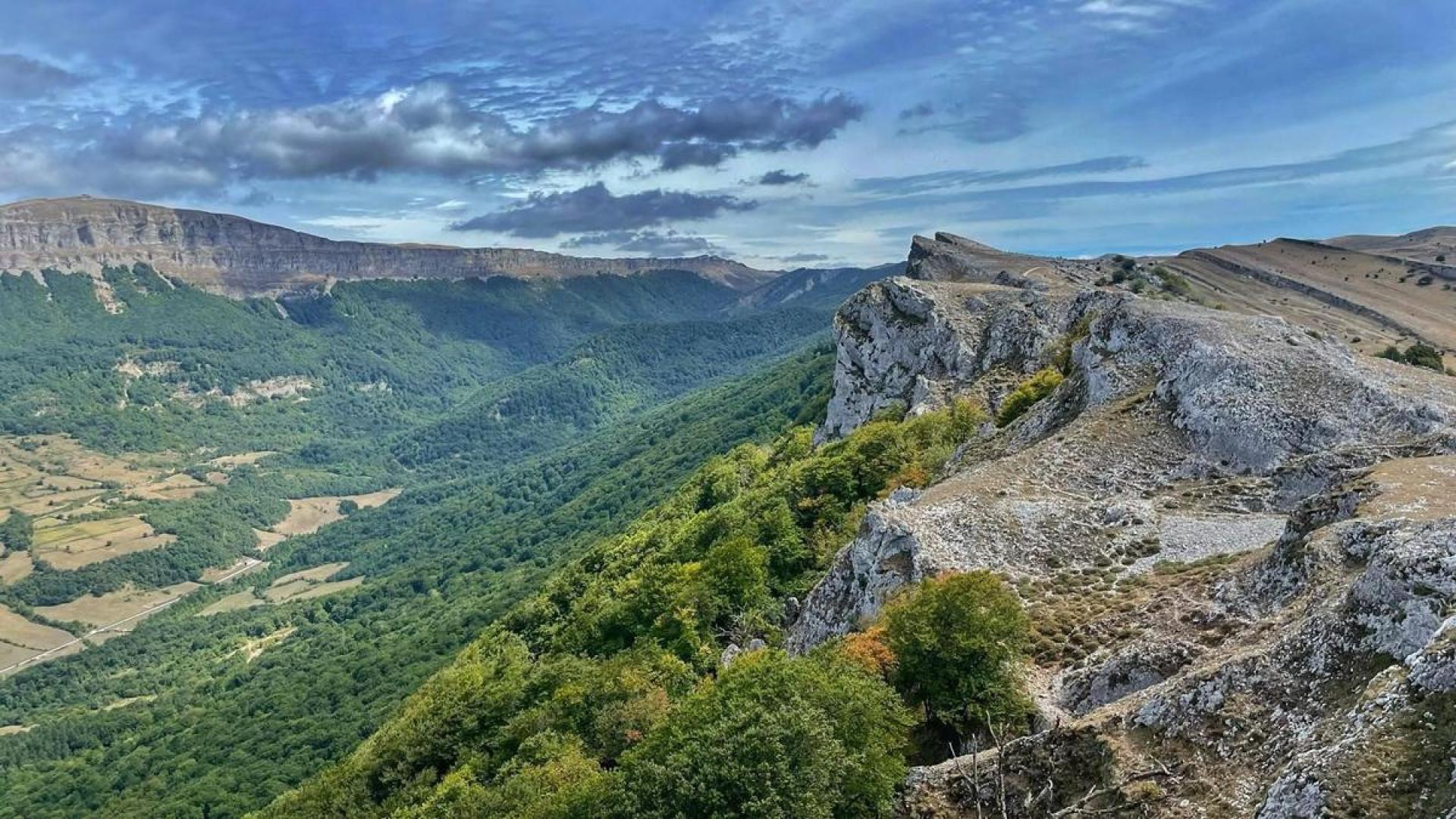 Primavera nublada en la Sierra de Andia.