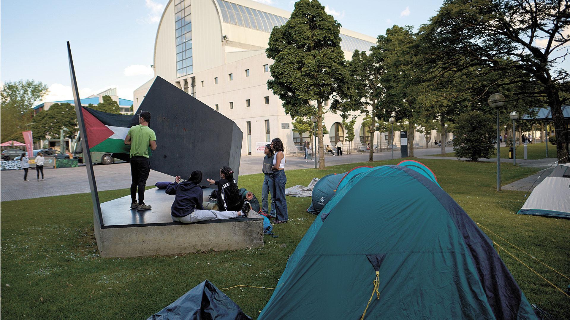 Acampada a favor de Palestina en el campus de la UPNA en Pamplona