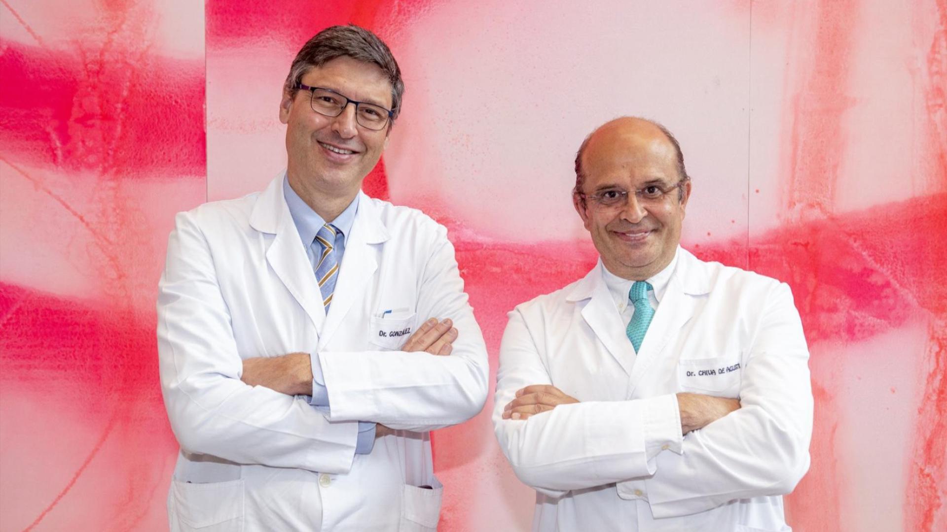Los doctores Antonio González y Luis Chiva, especialistas del Área de Cáncer Ginecológico y directores, respectivamente, del CCUN y del Departamento de Ginecología de la Clínica